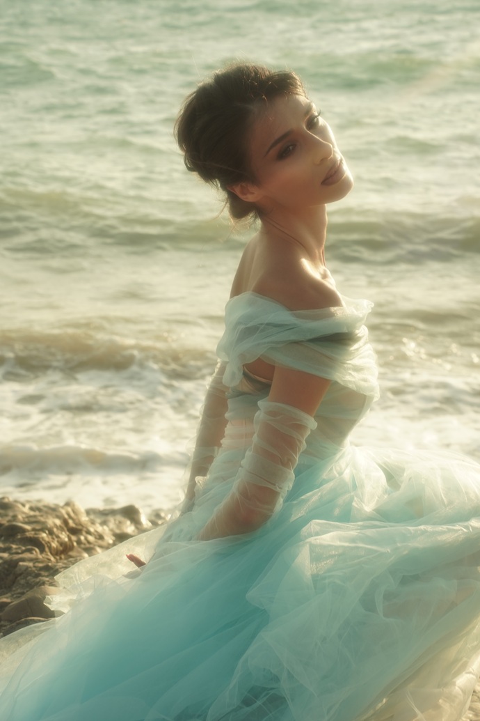 В рамках международного музыкального проекта «ШОУАБХАЗИЯ» Виктория Лабия представила свою новую лирическую композицию под названием «Невесомо»